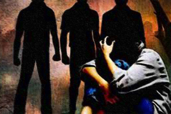 বাসে আটকে রেখে তরুণীকে ধর্ষণ চালক-সুপারভাইজার-হেলপারের 
