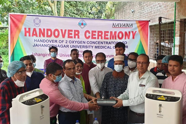 জাবিতে বিসিএস অফিসার্স ফোরামের অক্সিজেন কনসেন্ট্রেটর মেশিন প্রদান