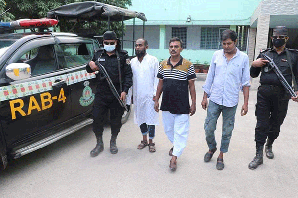 সাভারে গাংচিল বাহিনীর প্রধানসহ আটক ২, অস্ত্র উদ্ধার