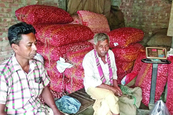 কাটবে পিঁয়াজের বাধা