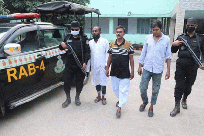 সাভারে গাংচিল বাহিনীর প্রধানসহ আটক ২, অস্ত্র উদ্ধার