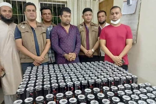 রায়পুরে বিদেশি বিয়ারসহ যুবলীগ নেতা আটক