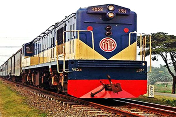 ঢাকা-রাজশাহী রুটে সাড়ে ৫ ঘণ্টা পর ট্রেন চলাচল শুরু


