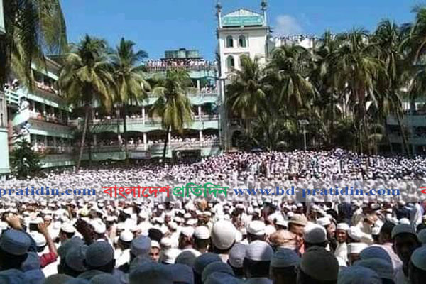 আল্লামা শফীকে এক নজর দেখতে লাখো মানুষের ঢল