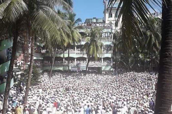 হাটহাজারী জনসমুদ্র, আল্লামা শফীর জানাজা সম্পন্ন