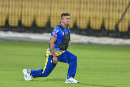৪৩৬ দিন পর ২২ গজে নামছেন ধোনি