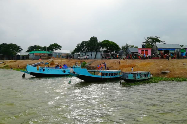 কিশোরগঞ্জের হাওরে অস্বাভাবিক নৌকা ভাড়ায় মুখ ফিরিয়ে নিচ্ছেন পর্যটকরা 