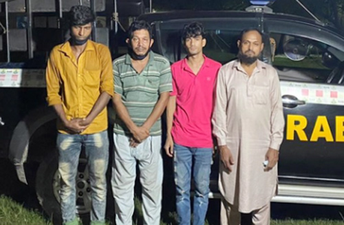 ৬৮ মোবাইলসহ ৪ ছিনতাইকারী আটক