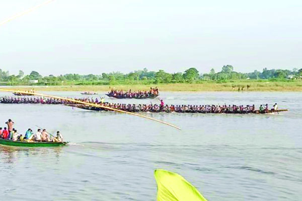 নকলায় ঐতিহ্যের নৌকাবাইচ