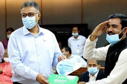 প্রধানমন্ত্রীর ত্রাণ তহবিলে মিনিস্টার-মাইওয়ান গ্রুপের চেক-সার্জিক্যাল মাস্ক হস্তান্তর