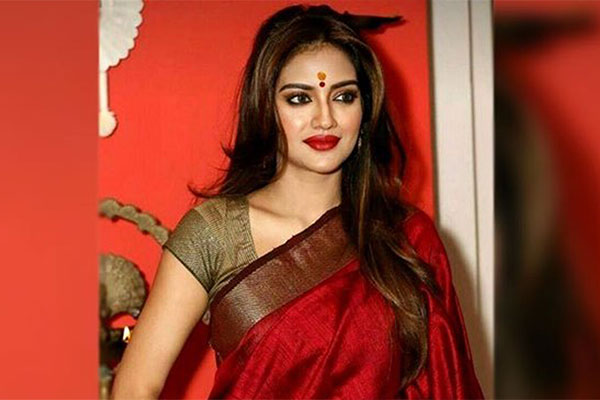 অনুমতি না নিয়ে বিজ্ঞাপনে নুসরাতের ছবি, অভিযোগ দায়ের নায়িকার 

