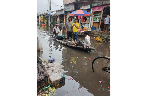 কোম্পানীগঞ্জ বাজারের গলিতে নৌকা চলে! 