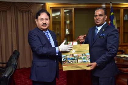 মালয়েশিয়ার মানব সম্পদ মন্ত্রীর সঙ্গে বাংলাদেশের রাষ্ট্রদূতের বৈঠক