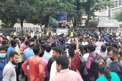 ভিপি নূরের মামলা প্রত্যাহারের দাবিতে শাহবাগে বিক্ষোভ