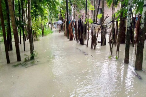 ঝালকাঠিতে নদীর পানি বৃদ্ধি, টানা বৃষ্টিতে জনজীবন বিপর্যস্ত