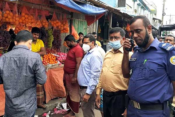 কলাপাড়ায় তিন ব্যবসায়ী ও দুই বাস চালককে অর্থদণ্ড 