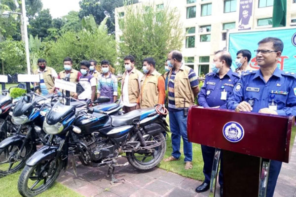 নাটোরে চোরাই মোটরসাইকেলসহ চোর চক্রের ২ সদস্য আটক