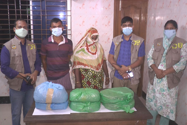 বরিশালে গাঁজাসহ দম্পতি আটক