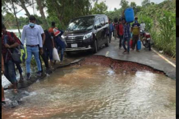 টাঙ্গাইলে বন্যায় সড়ক বিভাগের ৬০ কিলোমিটার রাস্তার ক্ষতি