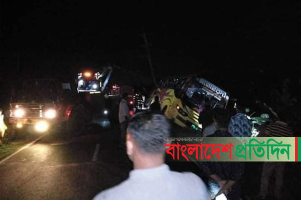 শিবপুরে বাস-মাইক্রোবাসের সংঘর্ষে নিহত ১, আহত ২৫