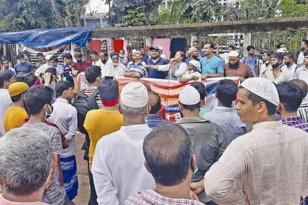 হকার্স ইউনিয়ন সভাপতির ওপর হামলার প্রতিবাদে বিক্ষোভ