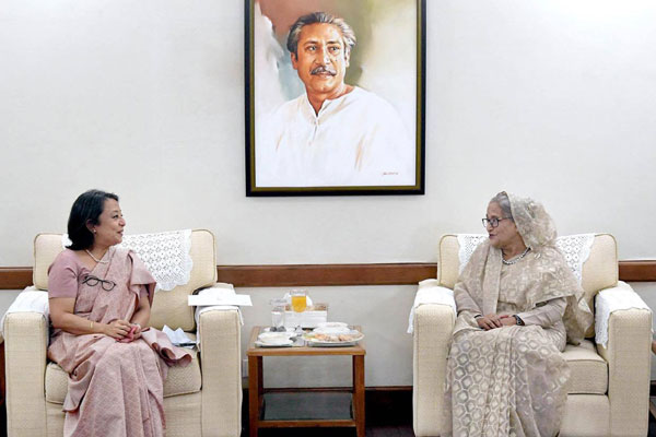 প্রতিবেশীদের সঙ্গে আরও দৃঢ় সহযোগিতায় জোর প্রধানমন্ত্রীর