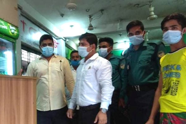 
বরিশালে ৪টি খাবার হোটেলকে
ভ্রাম্যমাণ আদালতের জরিমানা