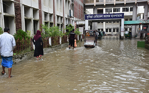 কুমেক হাসপাতালে দীর্ঘ জলাবদ্ধতা, ভোগান্তিতে চিকিৎসক ও রোগী 