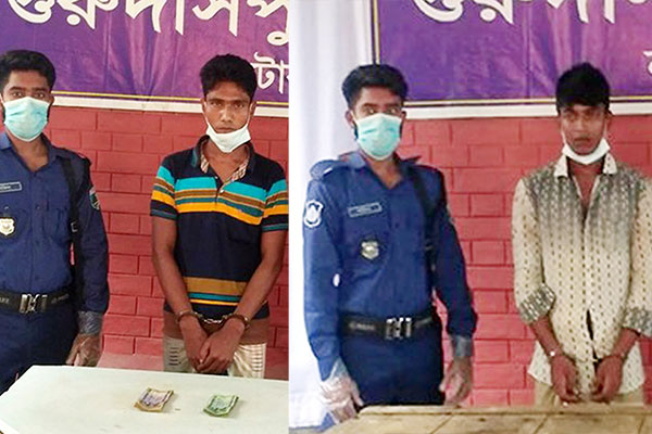 নাটোরে সিসি ক্যামেরায় ধরা পড়ল দুই চোর