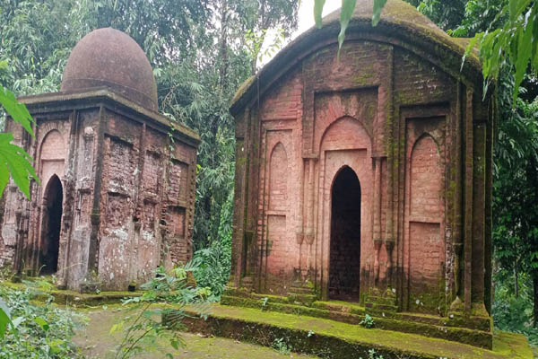 সংরক্ষণের অভাবে ধ্বংসের পথে ৪০০ বছরের পুরনো মসজিদ