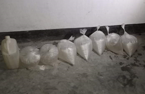 নেত্রকোনায় ৪০ লিটার মদ উদ্ধার, নারীসহ দুই ব্যবসায়ী আটক