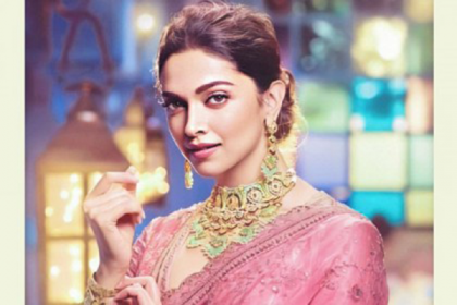 মোটেও বিচলিত নন দীপিকা!