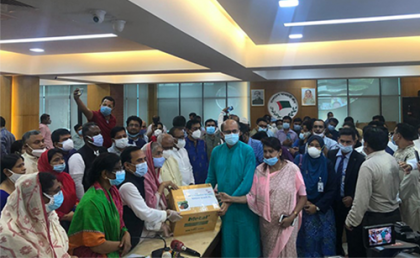 প্রধানমন্ত্রীর জন্মদিন উপলক্ষে কৃষকের মাঝে বীজ বিতরণ 