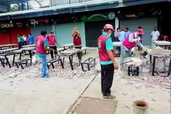 চসিকের বিপ্লব উদ্যানে চুক্তি বর্হিভূত স্থাপনা উচ্ছেদ  