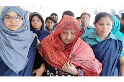 কারাগারের গেট থেকেই মায়ের মরদেহ দেখলেন পাপিয়া