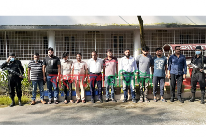 চাকরি দেয়ার নামে দেড় কোটি টাকা আত্মসাৎ, আটক ১০