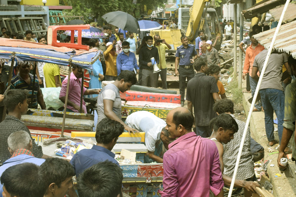 বগুড়ায় ভ্রাম্যমাণ আদালতের অভিযানে দোকান ঘর উচ্ছেদ