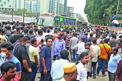 সৌদি ফেরার বিষয়ে অনিশ্চয়তা কাটেনি প্রবাসীদের