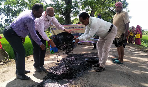 মেহেরপুরে “গ্রামীণ সড়ক রক্ষণাবেক্ষণ মাস” উদ্বোধন