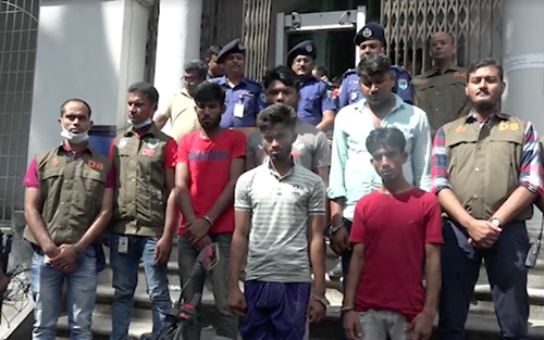 যশোরে দিনে-দুপুরে থানার পাশে বোমা ফাটিয়ে ছিনতাইয়ের ঘটনায় আটক ৫
