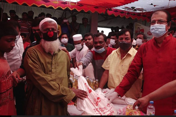লালমনিরহাটে বন্যার্তদের মাঝে বিএনপির ত্রাণ বিতরণ