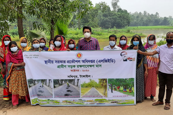 সখীপুরে গ্রামীণ সড়ক রক্ষণাবেক্ষণের উদ্বোধন 