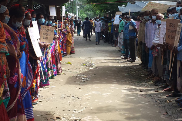 নড়াইলে সন্ত্রাসী কর্মকাণ্ডের প্রতিবাদে মানববন্ধন 