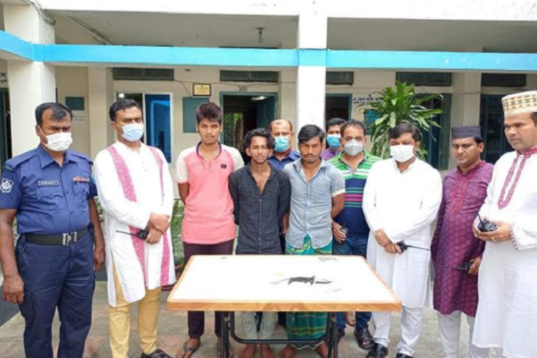 মুন্সীগঞ্জে ২ দিনের ব্যবধানে ফের চালকের গলা কেটে অটো ছিনতাই, আটক ৩