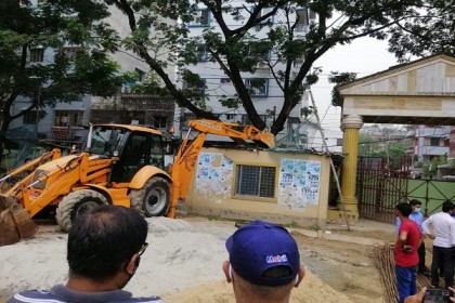 ডিএনসিসির পার্ক ও খেলার মাঠ থেকে অবৈধ দখল উচ্ছেদ