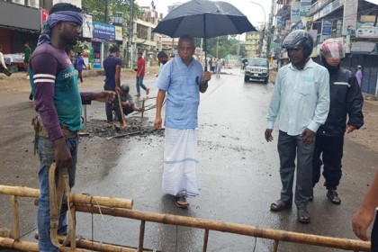 সুস্থ হয়ে উন্নয়ন কাজ পরিদর্শনে মেয়র আরিফ