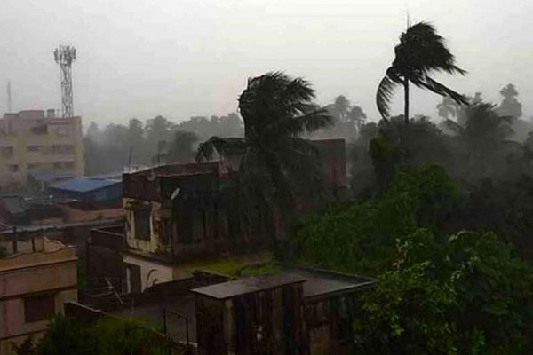 আজ দেশের ১৩টি অঞ্চলে ঝড়বৃষ্টির সম্ভাবনা