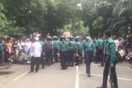 সাউদিয়া এয়ারলাইন্সের টোকেন কার্যক্রমে ধীরগতি, বিক্ষুব্ধ প্রবাসীরা 


