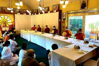 করোনা থেকে মুক্তির প্রার্থনায় বার্লিনে কঠিন চীবর দান