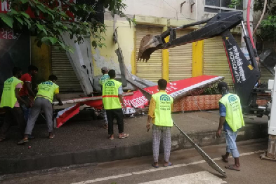 উত্তরায় একদিনে ১১৫৫টি অবৈধ সাইনবোর্ড অপসারণ 

